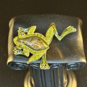 🐸 Sparkling Green Rhinestone Frog Brooch – Gold-Tone Enamel Statement Pin